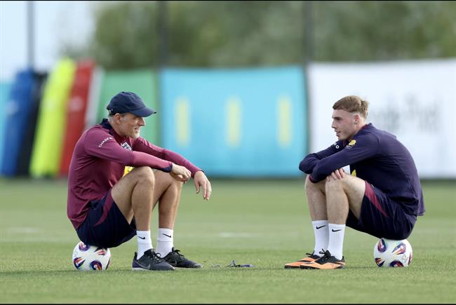 Cole Palmer bị gạt khỏi ấn phẩm lịch 2026 của tuyển Anh